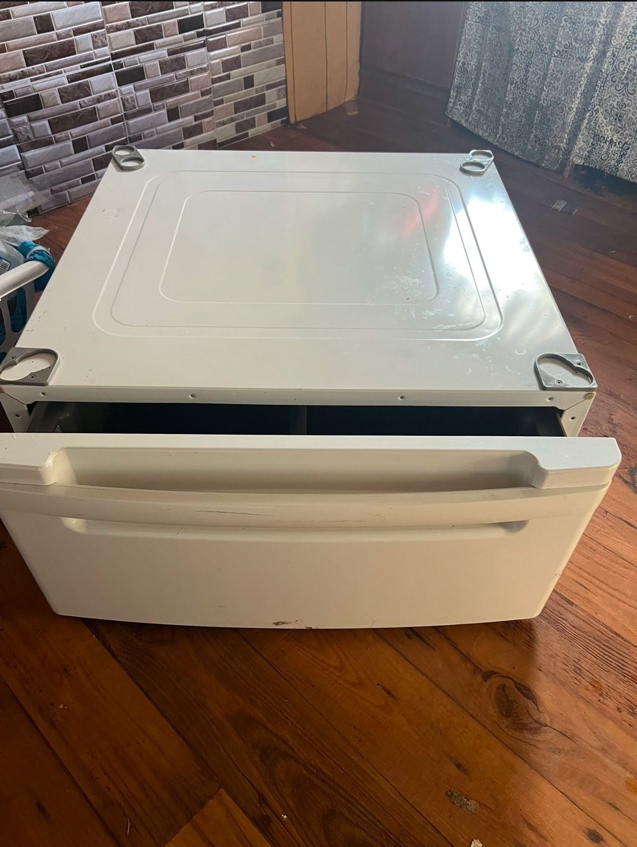 Pedestal Laundry Storage