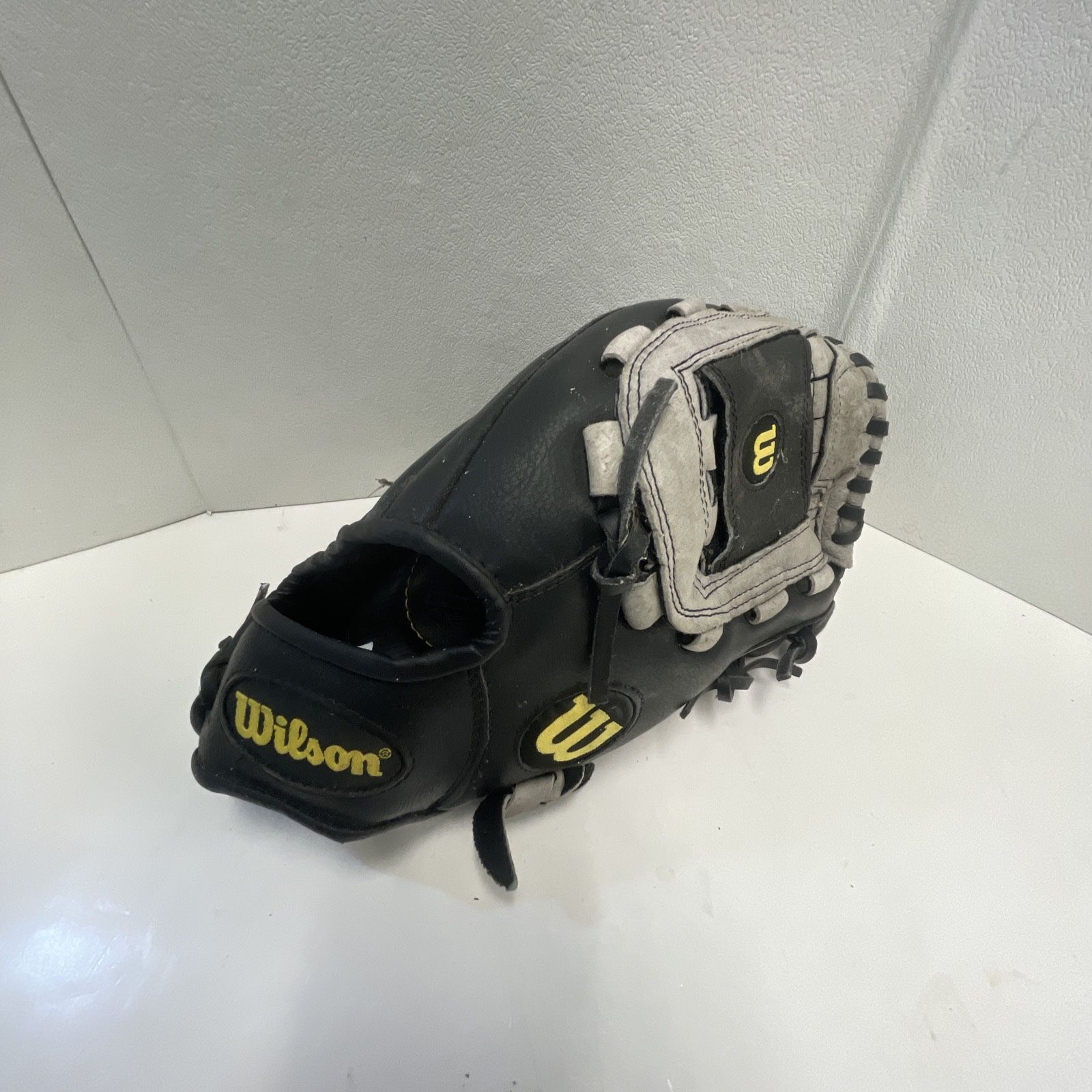 Wilson A360 12" Youth Glove A03RB15 Genuine Leather Black/Gray RHT Right Hand