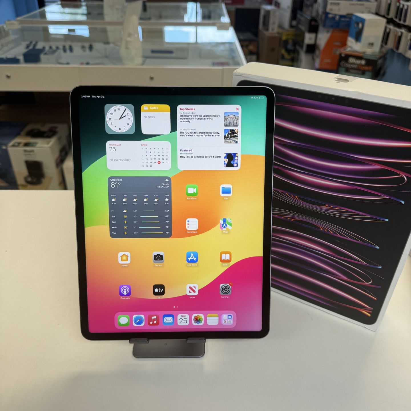 Apple iPad Pro 12.9inch M2 Newest Model with Apple care till March 2025 / Finance Available