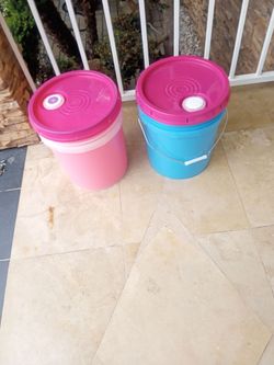 Plastic Buckets with Lids – Set of 2