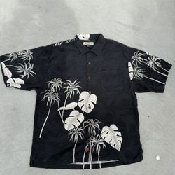 Tommy bahama button up Hawaii size Large 