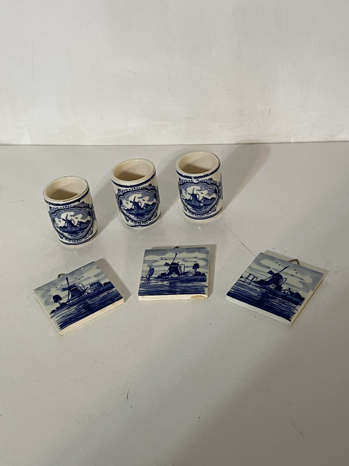 Delft Vintage Decor Small In Size About 2”