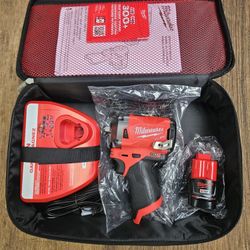 Milwaukee M12 3/8 Impact Kit