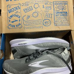 Women’s Size 11 Brooks Athletics https://offerup.com/redirect/?o=U2hvZXMubmV3 .$90 Or Best Offer 