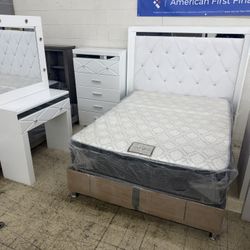 New White Bedroom Set (Queen/Full/Twin)