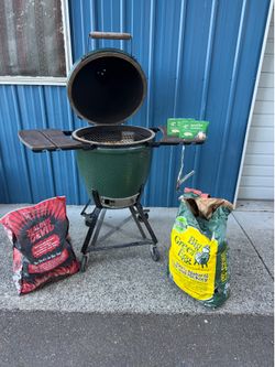 Big Green Egg    excellent condition