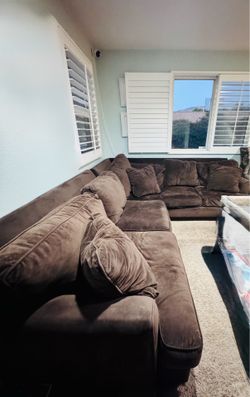 FREE Sectional Couch (Brown)