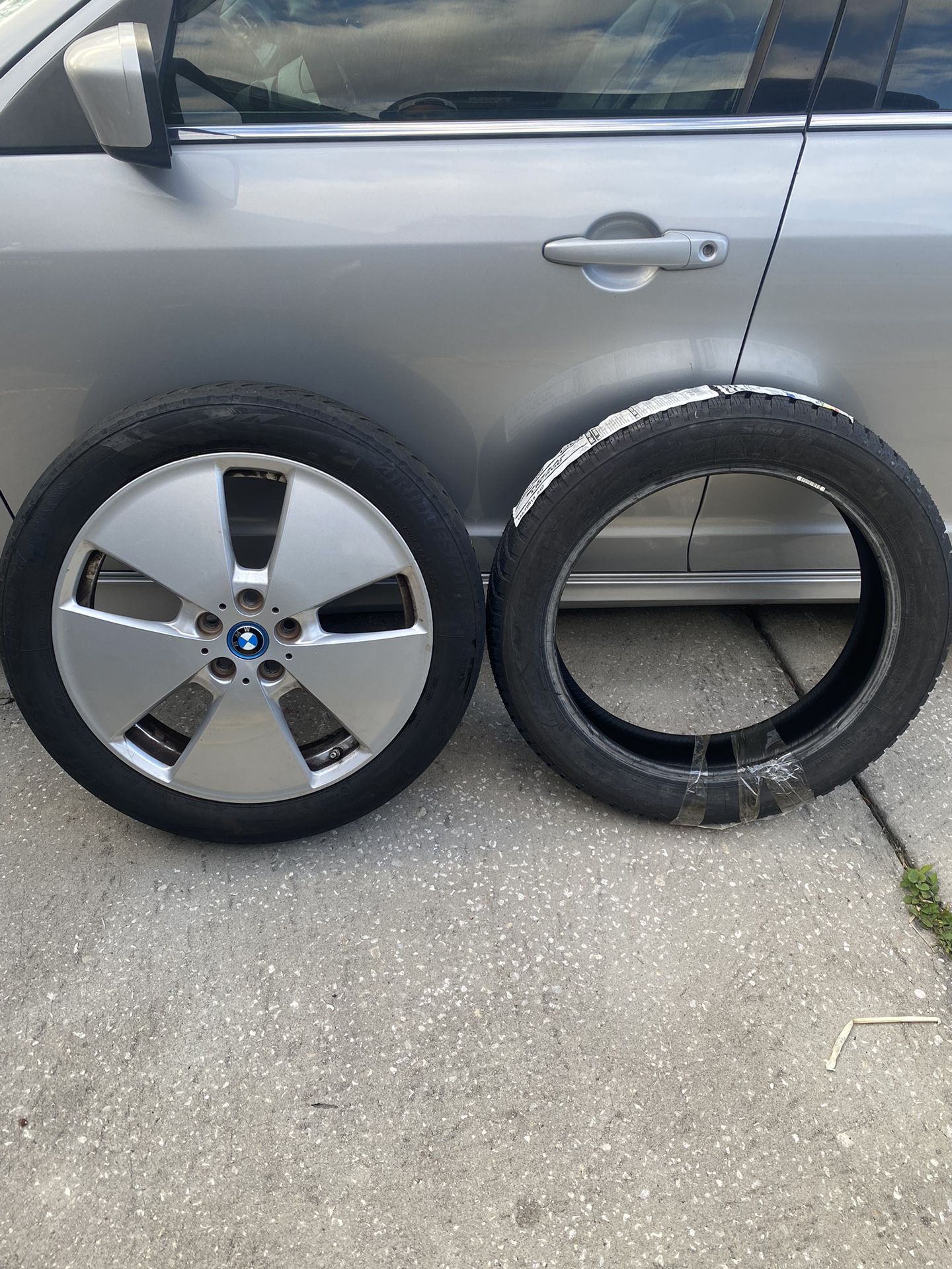 BMW i3 2014 - 2019 rim with Tire and 1 new Bridgestone tire 