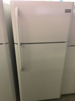 White 18 Cubic Foot Refrigerator