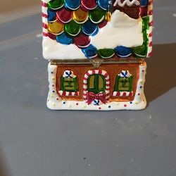 Animated GINGERBREAD HOUSE MUSIC BOX w/ ICE SKATING GINGERBREAD PEOPLE Inside