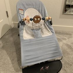 BabyBjörn Bouncer Baby Bouncer with toy bar