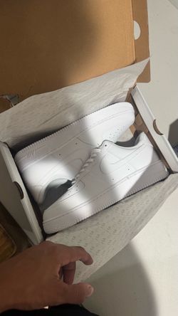 White airforces 07’ size 11.5
