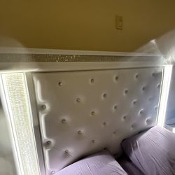 White with Silver Sparkle Diamonds 4 Piece Bedroom Set