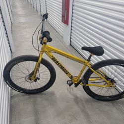 Beastmode Bike Size 27.5 Like New 