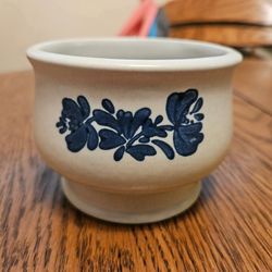 Pfaltzgraff Yorktowne Sugar Bowl