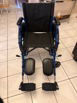 Manual Wheelchair with Leg Rests