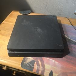 PS4 like new w/wires +controller