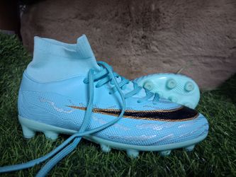 Soccer cleats us size 3youth