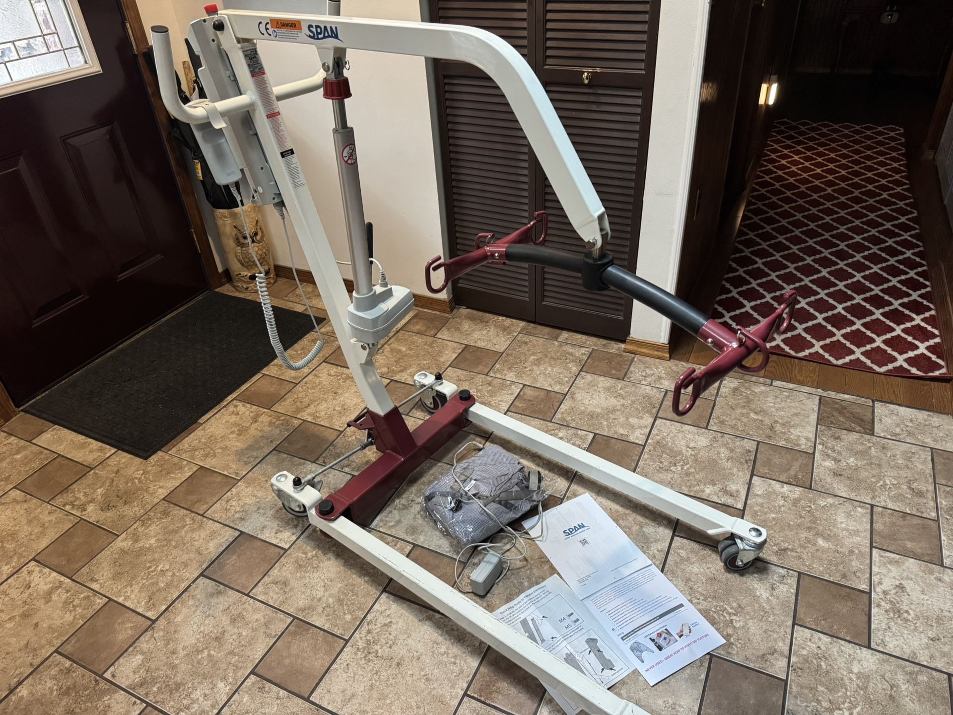 Span Electric Lift 500lb Capacity With Sling And Battery Charger. Must Pickup