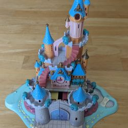 Toy Cinderella Castle with Figurines from 1995 Polly Pocket
