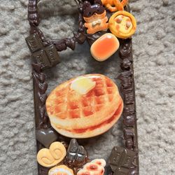 Decoden Biscuit Phone Case iPhone 13