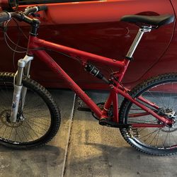 Santa Cruz Blur mountain bike