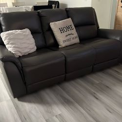 RECLINABLE COUCH
