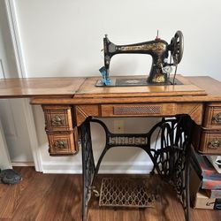 antique 1920s Singer Sewing Machine 