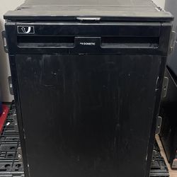 Dometic Fridge With Freezer For Pete 579 Or KW T680