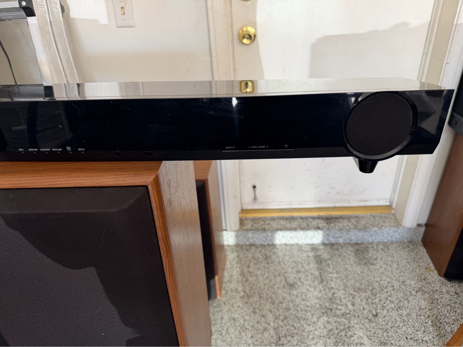 Yamaha YAS-101 Front Surround Soundbar – Built-In Subwoofers