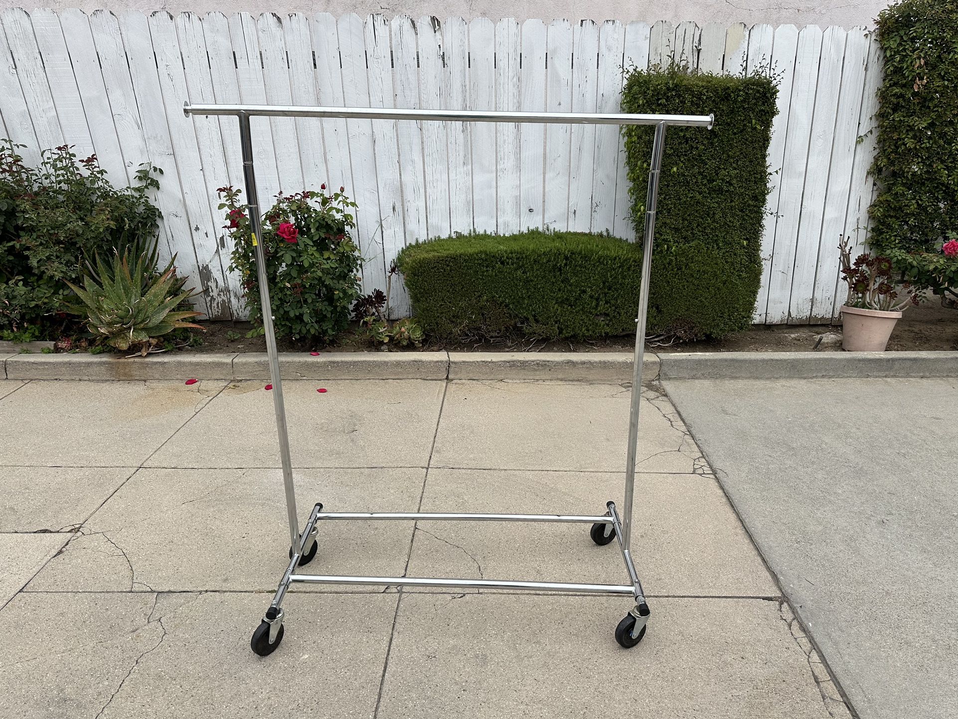 Clothes Rack In Excellent Condition Stainless Steel