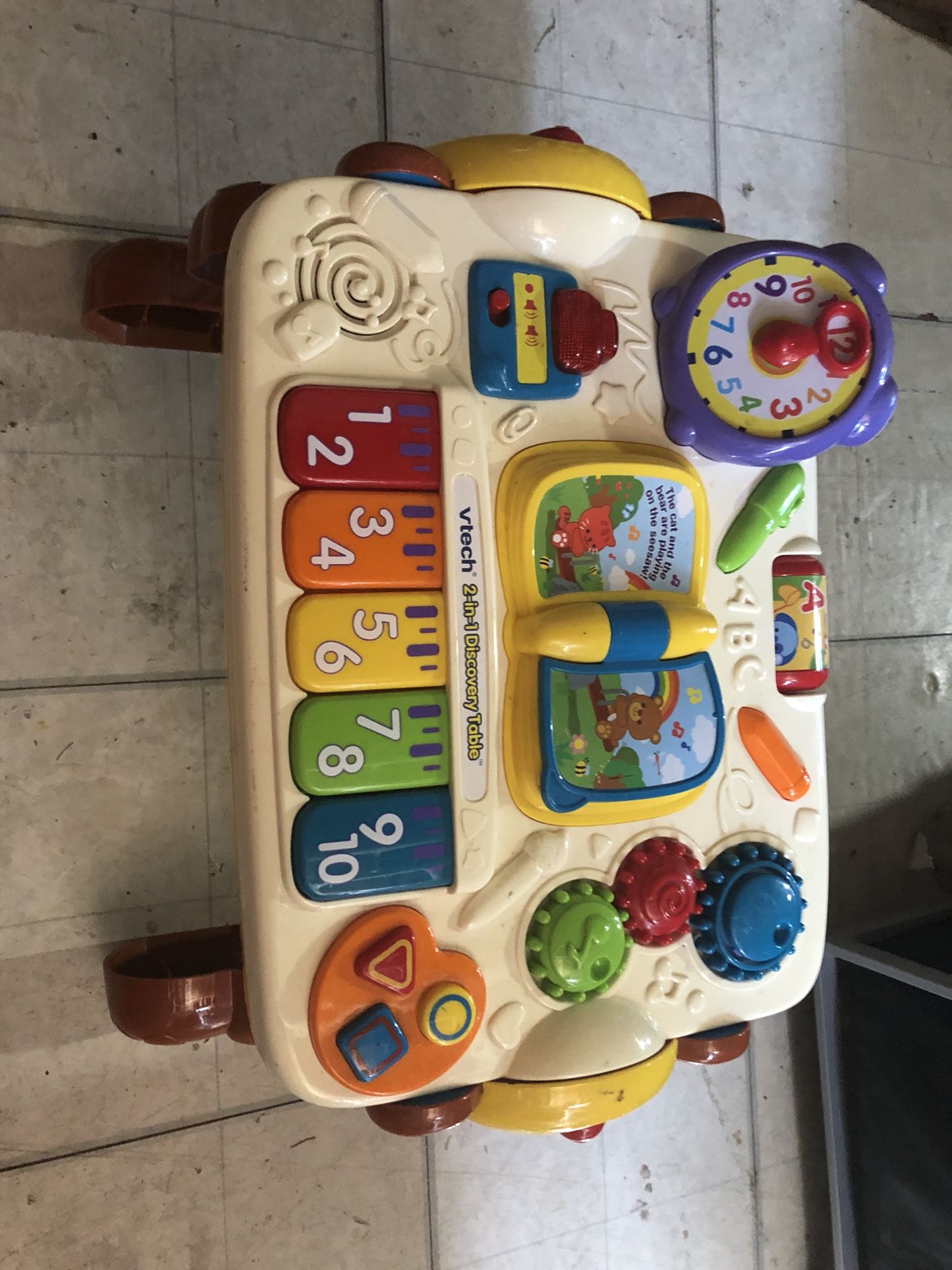 VTech 2-in-1 Discovery Table