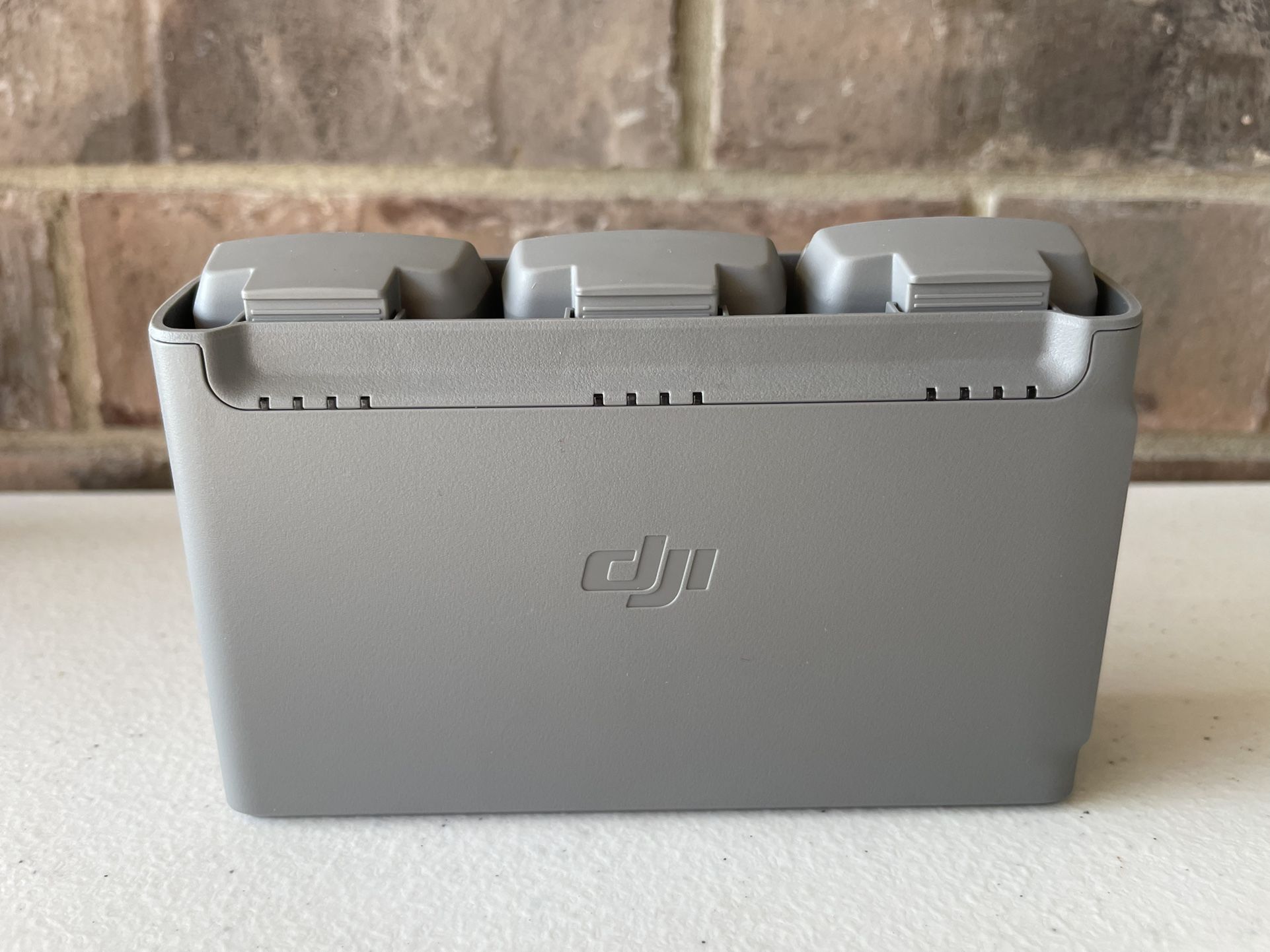DJi Mini 2 Two-Way Charging Hub + 3 Batteries