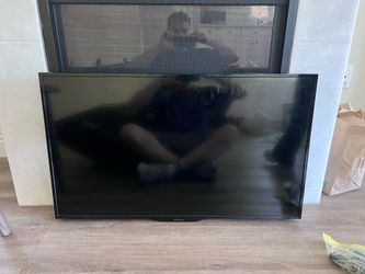 Insignia 38 inch TV