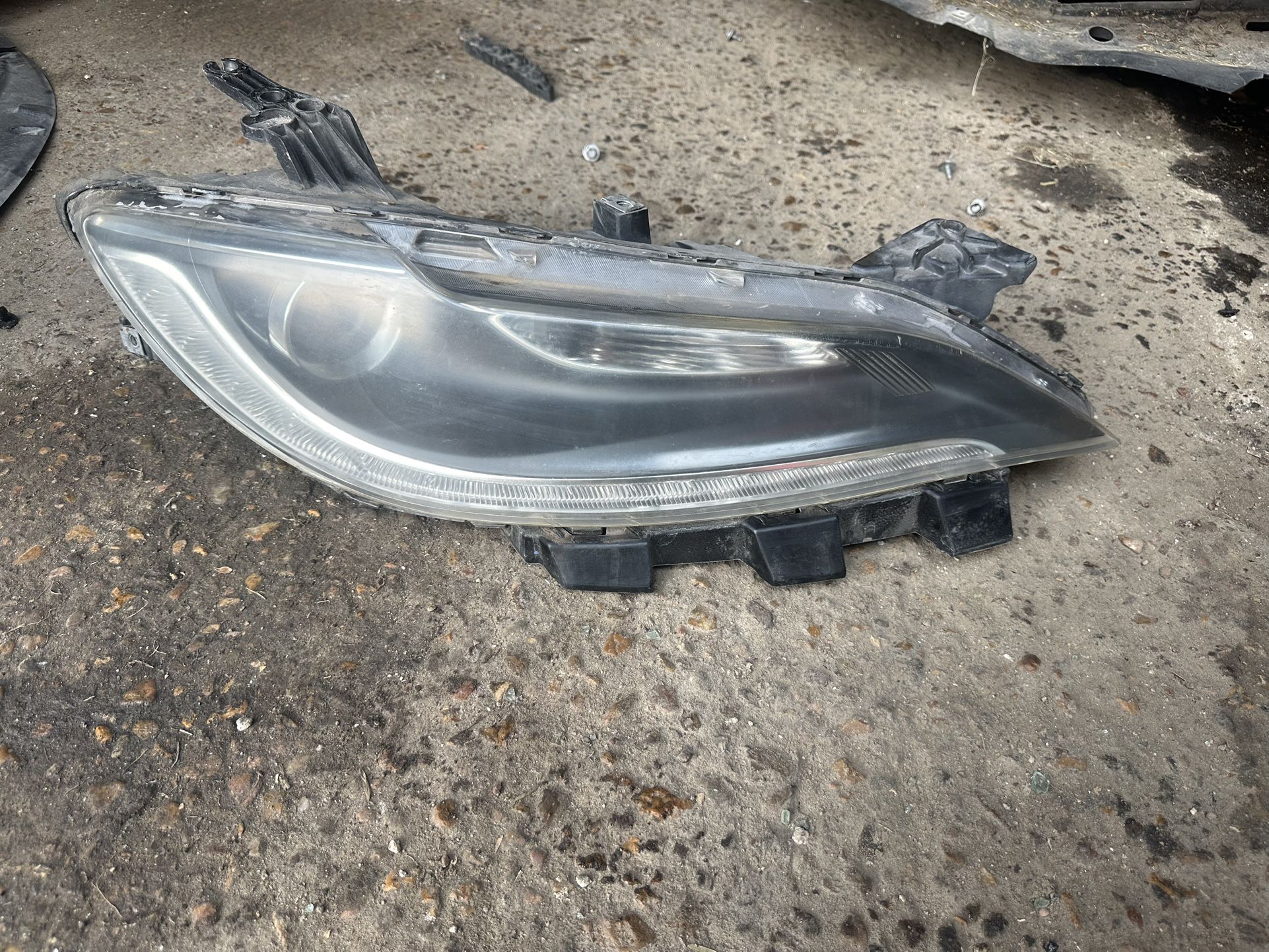 2015 CHRYSLER 200 OEM RH HEADLIGHT XENON