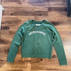 Brand New Woman’s Abercrombie & Fitch brand Green Crewneck Sweater Up For Sale 