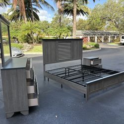 Beautiful Bedroom Set King Size MDF Wood Gray Color In Excellent Condition by Malaysia Furniture