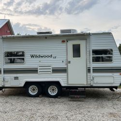 19ft 2003 Wildwood LE Camper