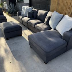 ✨ Spacious Sectional Couch Set + Chair & Ottoman INCLUDED ✨ 🚚DELIVERY AVAILABLE 🚚