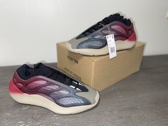 Yeezy 700 V3 “Fade Carbon” Size 10.5