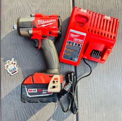 Milwaukee M18 FUEL Gen-2 18V Lithium-Ion Mid Torque 1/2 in. Impact Wrench with (1) 5.0Ah Battery and Charger