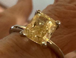 NEW 3 Carat vivid yellow lab diamond.  VS1. Comes with all IGI paperwork and will gladly meet at a jeweler