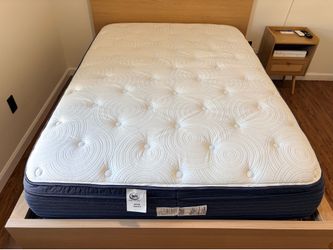Full Size Mattress - Almost New