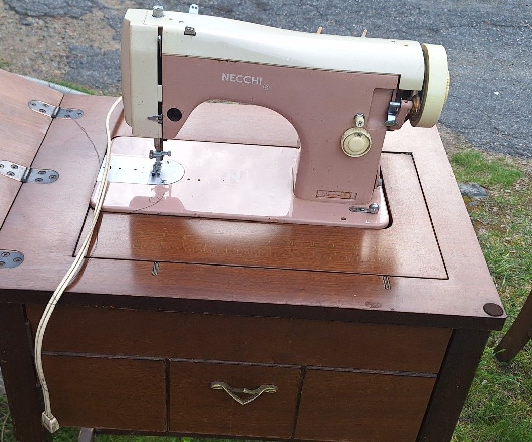 Antique Sowing Machine, Powers On And Functions.