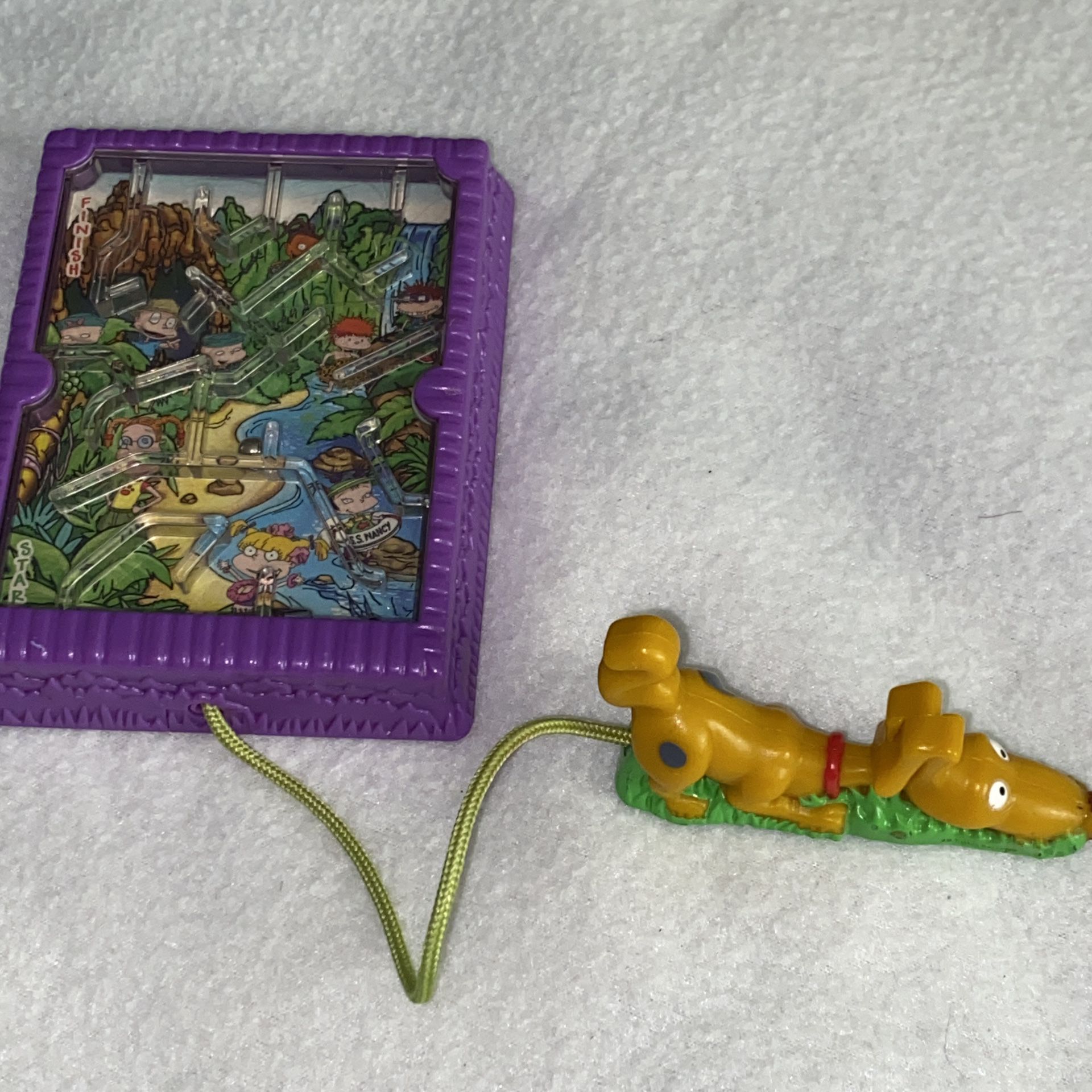 2003 Burger King Kids Meal Toy Rugrats Movie Dog Spike Game Magnet Maze Puzzle Happy Meal Toy B017