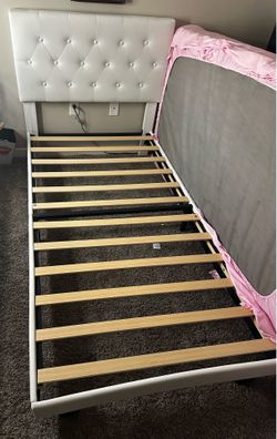 Twin bed w/ mattress