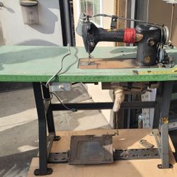 Sewing Machine / Máquina De Coser 