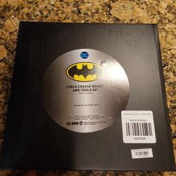 DC. Batman Circo Cheese Board and Tools Set.