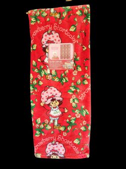Strawberry Shortcake Throw 50x70in  - All Over Vines