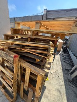 Free pallets fire wood